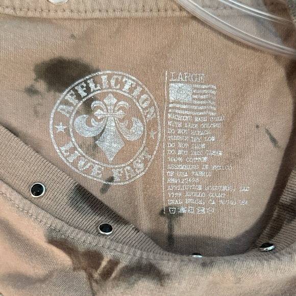 Vintage affliction tie dye tee with cut out and rhinestone studs - Picture 4 of 4